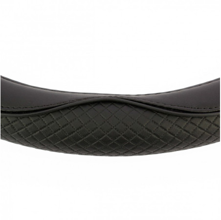 Couvre volant CENTAURO de la marque SWISS DRIVE. Dimension : Diamètre 37-39 CM. Couleur noir.
