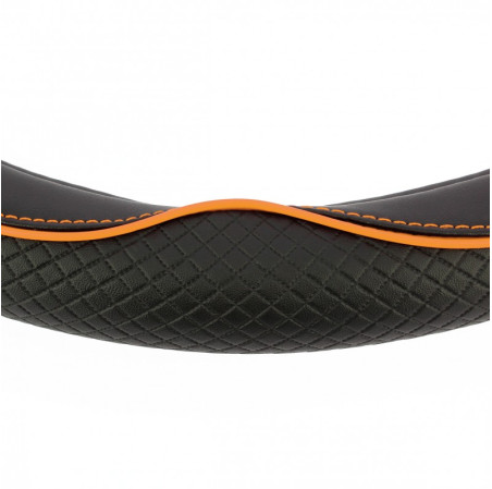 Couvre volant CENTAURO de la marque SWISS DRIVE. Dimension : Diamètre 37-39 cm. Couleur noir et orange.