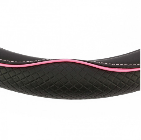 Couvre volant CENTAURO de la marque SWISS DRIVE. Dimension : Diamètre 37-39 cm. Couleur noir et rose.