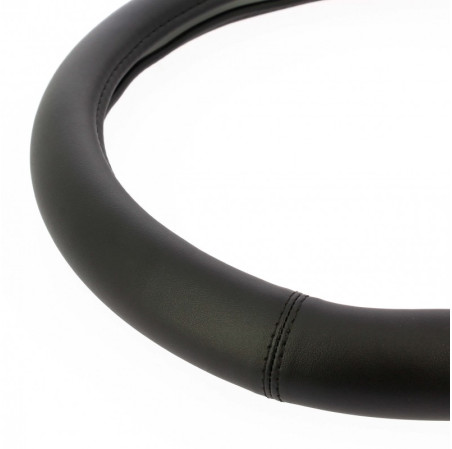 Couvre volant DT1 de la marque SWISS DRIVE, compatible avec les volants à méplat. Dimension : Diamètre 37-39 CM. Couleur noir.