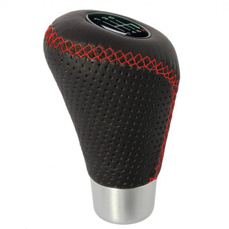Pommeau de levier de vitesse noir de la marque SWISS DRIVE avec une surpiqure sportive rouge et universel grâce à ses 4 autocoll 2