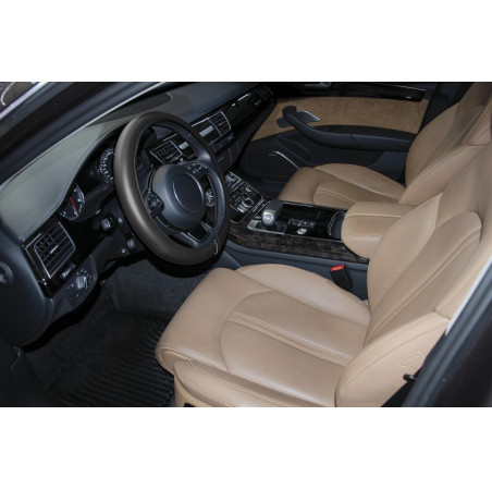 Couvre volant plat surpiqure noire de marque CAR+. Dimension : Diamètre 35-36 CM. Couleur : noir. Couvre volant fin, discret mai