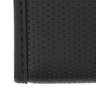 Couvre volant plat micro-perforé, surpiqure noire de marque CAR+. Dimension : Diamètre 37-38 CM. Couleur noir. Couvre volant fin 2