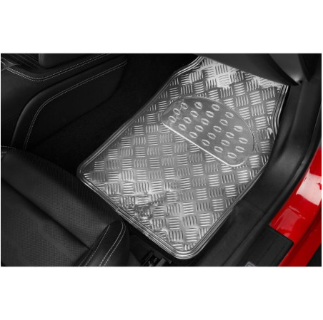 Tapis PVC universel look aluminium SWISS DRIVE. Set de 4 pièces. Dimensions Avant : 2* 65 x 47cm - Arrière 2* 41 x 47cm. Disponi