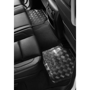 Tapis PVC universel look aluminium SWISS DRIVE. Set de 4 pièces. Dimensions Avant : 2* 65 x 47cm - Arrière 2* 41 x 47cm. Disponi