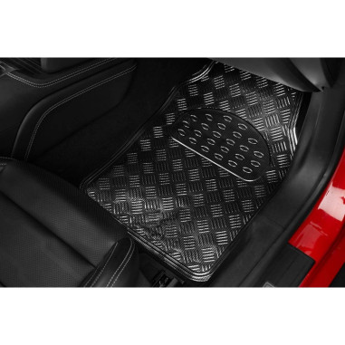 Tapis PVC universel look aluminium SWISS DRIVE. Set de 4 pièces. Dimensions Avant : 2* 65 x 47cm - Arrière 2* 41 x 47cm. Disponi