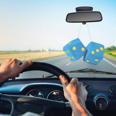 Dés décoratifs de 9×9 cm de marque CAR+, réalisés avec un matériau en tissu doux pour un toucher beaucoup plus agréable. Disponi