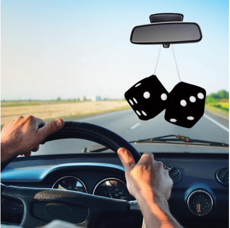 Dés décoratifs de 9×9 cm de marque CAR+, réalisés avec un matériau en tissu doux pour un toucher beaucoup plus agréable. Disponi