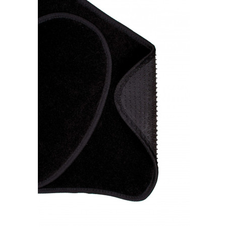 Ensemble universel de quatre tapis pour la voiture de marque CAR+. Dimensions : 44 x 65 cm à l'avant et 45 x 34 cm à l'arrière.